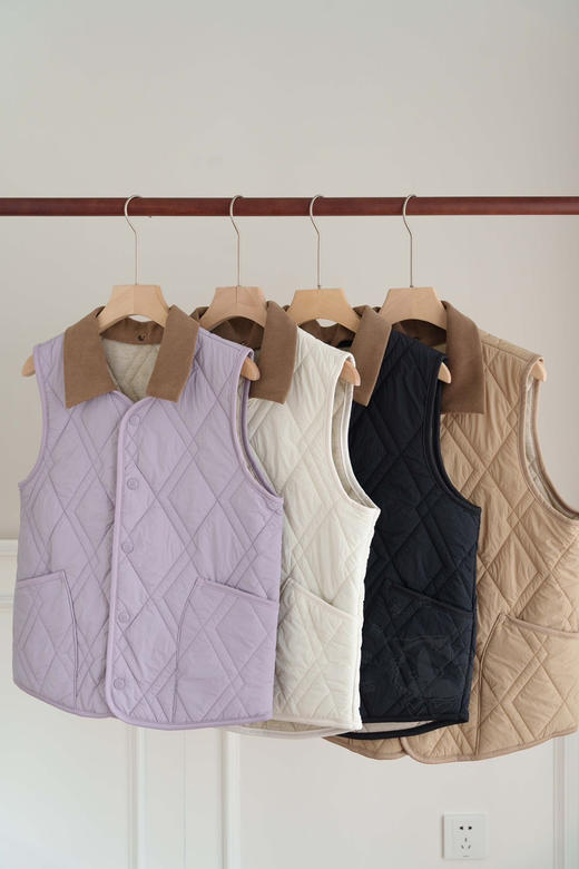 均价6️⃣2️⃣.5抢‼️英王室秋冬标配❗️100%羊毛❗️可拆翻领羊毛外套，外层：进口肌理尼丝纺，层层锁绒，防泼水防刮，A层：100%绵羊夹层，加倍保暖，B层：充气绒➕腈纶发热纤维，恒温续航！！ 商品图1