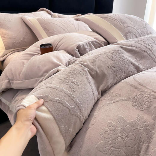 秋冬【a类牛奶绒四件套】7D雕花绒保暖被套罩 冬季加厚双面绒床上用品  商品图5