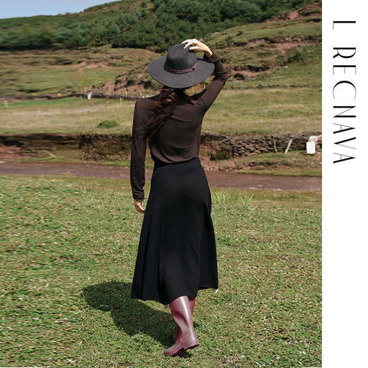 L RECNAVA 绵羊毛半身修身长裙 遮胯显瘦保暖A字裙 商品图3