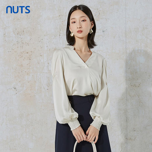 NUTS商场同款春秋季白色高级感设计感V领长袖衬衫女231013021B 商品图3