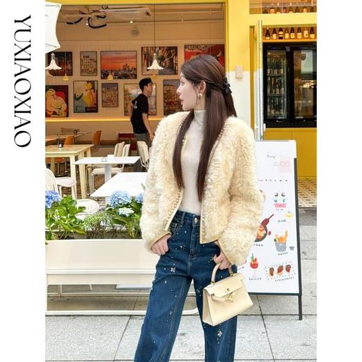 余潇潇【金奢繁华】托斯卡纳皮毛一体重工精美手工缝钻圆领皮草外套 商品图4