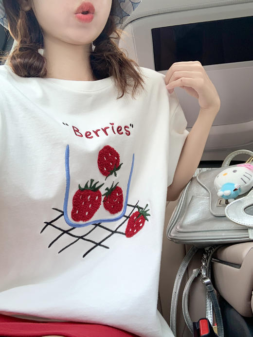 <曾小咸推荐>现货秒杀！微信超特价！甜美风草莓绣花宽松圆领短袖T恤 日常139.99 立减80 秒杀59.99！ 商品图11