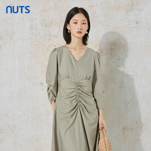 NUTS那时商场同款春秋季中长款简约纯色中袖连衣裙女女231103090B 商品图3