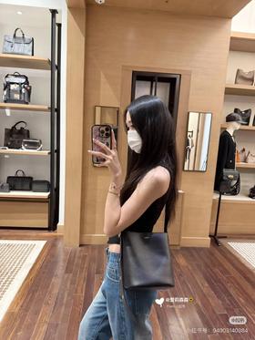 D101066谁能拒绝一只这么好看的桶包！简约风小logo单肩斜挎包