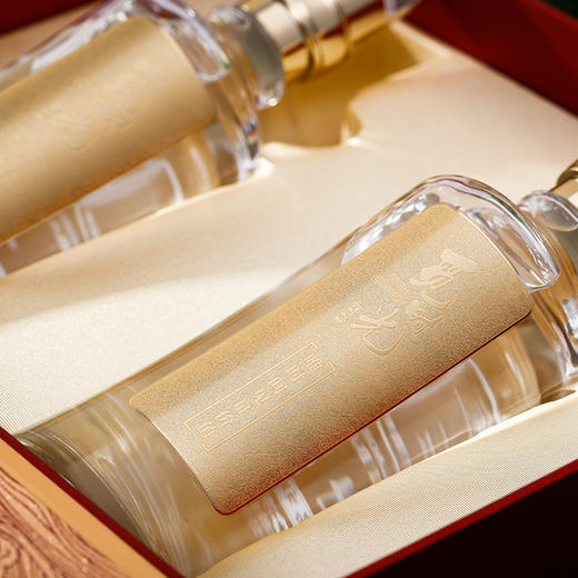 泸州老窖觅时光天瑞祥52度浓香型500ml*2瓶礼盒 金色高端礼盒配以古镇插画,时光于酒 文化感满满 商品图4