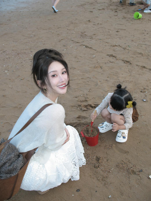 Read Nameless /无缝一体白色微透羊毛衫 2025/10/11 商品图3