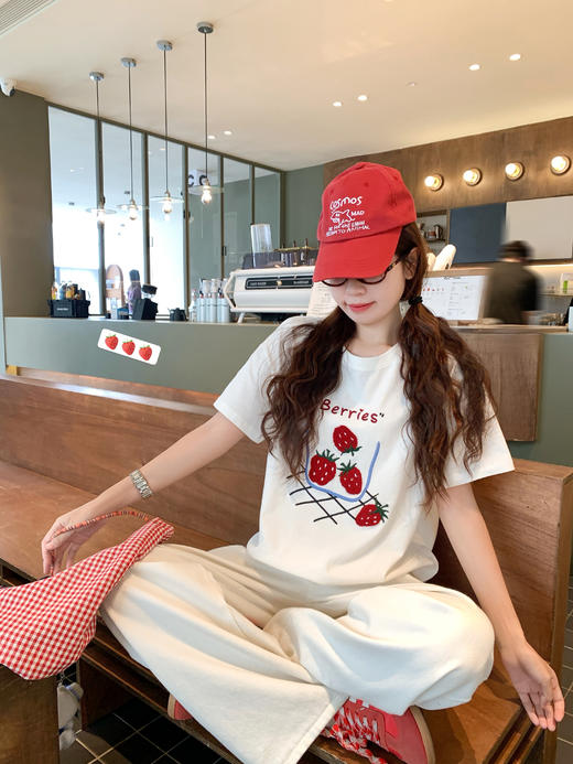 <曾小咸推荐>现货秒杀！微信超特价！甜美风草莓绣花宽松圆领短袖T恤 日常139.99 立减80 秒杀59.99！ 商品图10