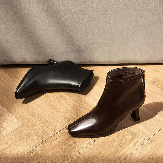 千百度粗高跟羊皮靴女秋冬新款时装靴通勤尖头短靴子A25551711 商品图1