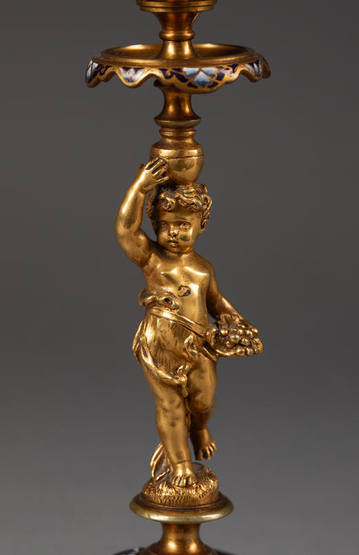 独角鹿西洋古董19世纪末法国拿破仑三世时期出品孩童与小天使主题铜鎏金精雕装饰錾胎珐琅墨水台及烛台三件套 商品图4