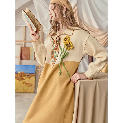 两三事梵高文艺左岸来信2025冬新款立体手钩花印花领带针织连衣裙 商品图2