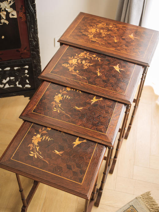 独角鹿西洋古董 1890年代法国出品飞鸟花卉主题细木镶嵌装饰嵌套桌几四件套 商品图1
