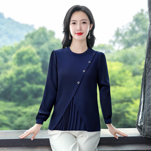 KQL E333N3302大码轻奢时尚减龄显瘦上衣宽松气质小衫 商品图1