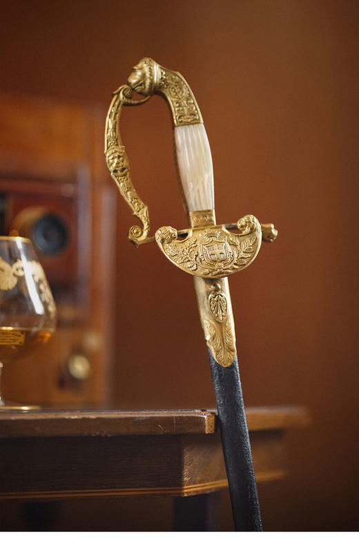 【已售】独角鹿西洋古董 19世纪中期瑞士出品狮头造型铜鎏金装饰母贝剑柄古董军官配剑【未开刃】 商品图3
