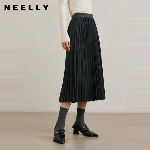 NEELLY纳俪商场同款冬季新款黑色百褶裙女A字垂感半身裙中长款N25104E04538 商品图0