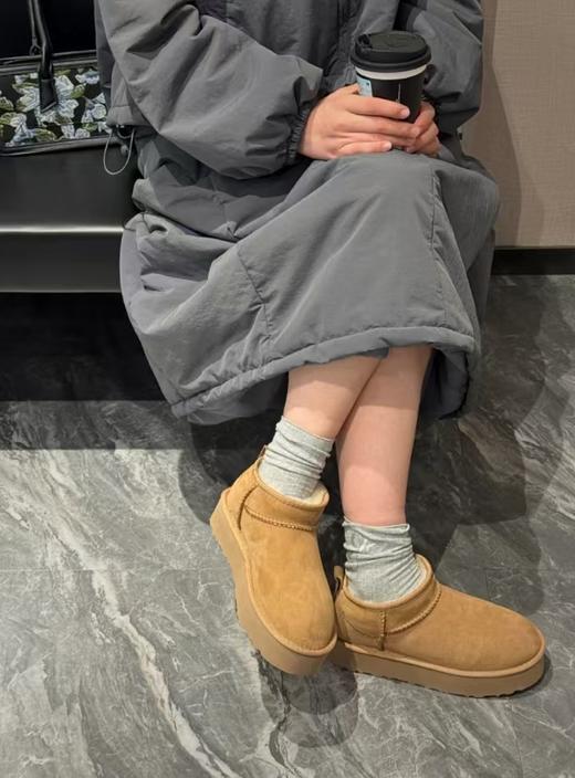 【只可换码 不退货】UGG 周冬雨同款 3cm皮毛一体短靴雪地靴（XR） 商品图1