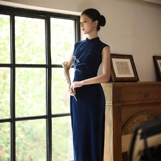 钻石绒绣花长款无袖港风旗袍2025初秋新款时尚改良新中式日常旗袍 商品图0