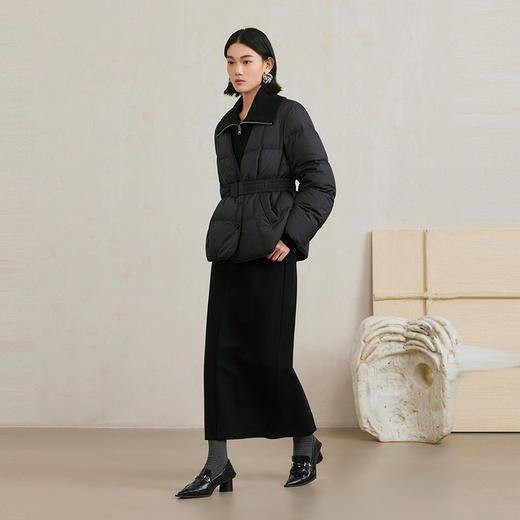 NEELLY纳俪商场同款冬季新款设计感翻领收腰羽绒服女90%白鸭绒N25104L04410 商品图2