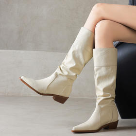 【预售7天】软糯好穿！全牛皮米白尖头粗跟，大筒围皱皱高筒靴MNLS&D2563