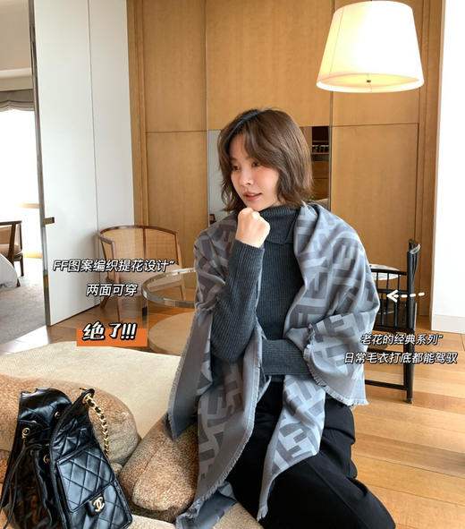 专柜正在售Fend*i 双面提花围巾披肩101108 商品图10