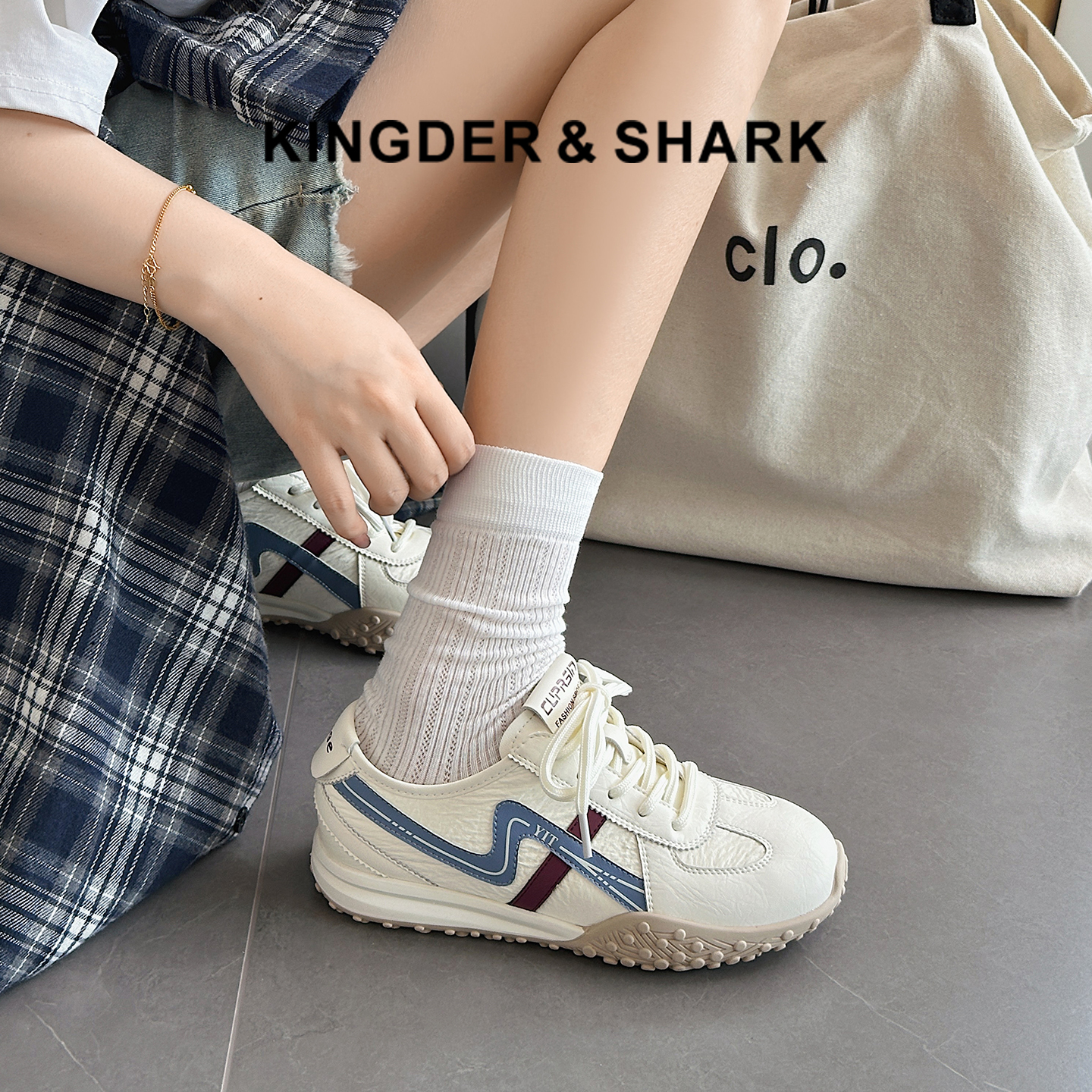 经典鲨2025秋季专柜新品韩版时尚拼色系带休闲鞋跑步鞋子女KW219-537081