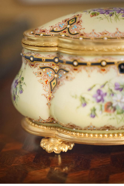 【已售】独角鹿西洋古董 19世纪末法国出品铜鎏金镶嵌「紫罗兰」主题布勒松珐琅彩绘珍宝盒 商品图5