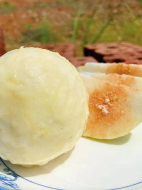 奶油芭乐！热带脆甜的爆汁魔法，从青涩到软糯，每一口都是季节的馈赠。脆爽时如奏响乐章，软糯时似奶油冰淇淋，甜得清新却不寡淡，浅浅萦绕鼻尖，让人上瘾