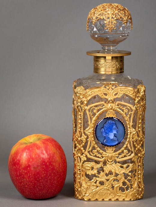 独角鹿西洋古董 19世纪末法国出品新古典主义风格铜鎏金雕饰古典女子肖像卡梅奥装饰水晶烈酒瓶 商品图1