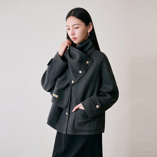 NEELLY纳俪商场同款冬季新款短款设计感围巾领气质绵羊毛外套女N25104C07702 商品图3