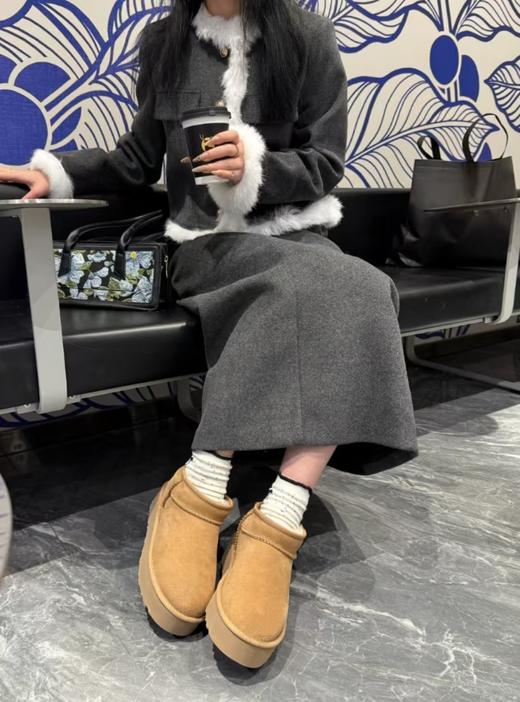 【只可换码 不退货】UGG 周冬雨同款 3cm皮毛一体短靴雪地靴（XR） 商品图2