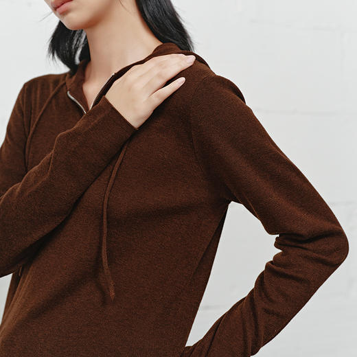 NEELLY纳俪商场同款冬季新款时尚简约针织衫女亲肤休闲连帽上衣N25101A01008 商品图2
