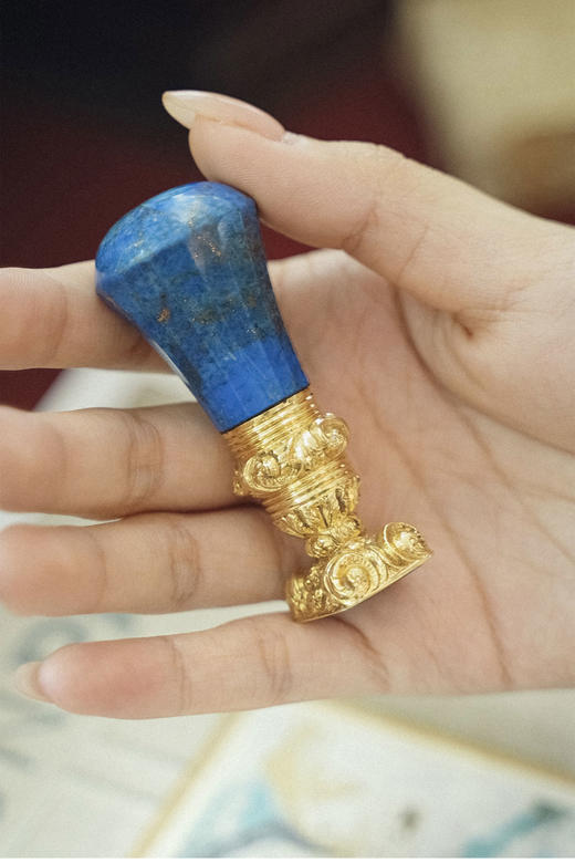 独角鹿西洋古董 19世纪欧洲出品黄金精雕镶嵌青金石柄血滴石印面古董火漆印章 商品图2