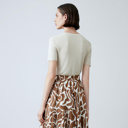 EITIE爱特爱夏季新款设计感镂空修身纯色显瘦舒适百搭短袖针织衫7801504 商品图9