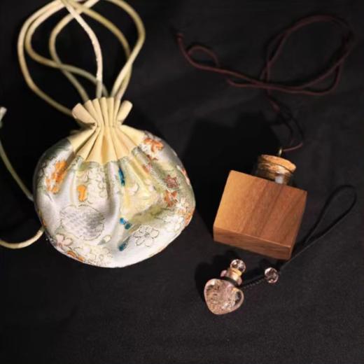 菜头商城 全橙似锦精油礼盒内含：甜橙 · 橙花 · 苦橙叶 · 柠檬 · 果园五款精油+闻香瓶、闻香木、香囊 商品图3