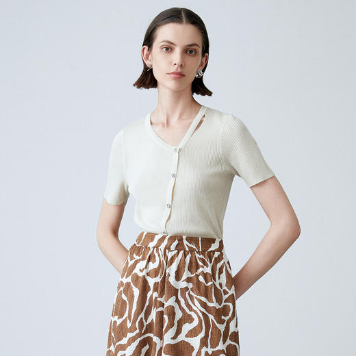 EITIE爱特爱夏季新款设计感镂空修身纯色显瘦舒适百搭短袖针织衫7801504 商品图6