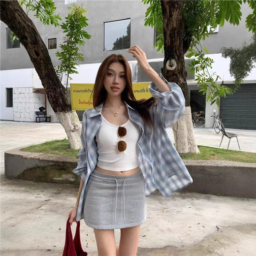 新品上市蓝白格子衬衫设计感宽松休闲春秋polo领上衣外套女韩系小红书同款 商品图2