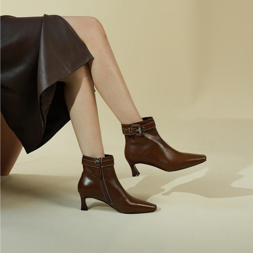 Westory2025年冬季小方头中跟微邹牛油皮复古老钱风短靴W25DS85391 商品图1