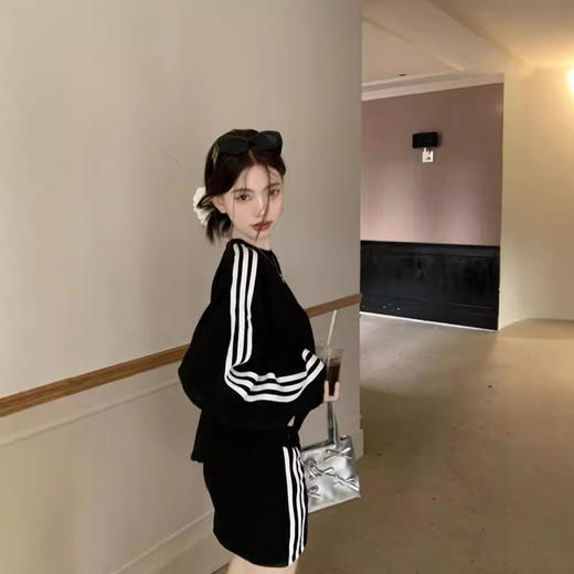 新品上市早秋蝴蝶结三条杠卫衣美式宽松套头卫衣半身裙套装女 商品图3