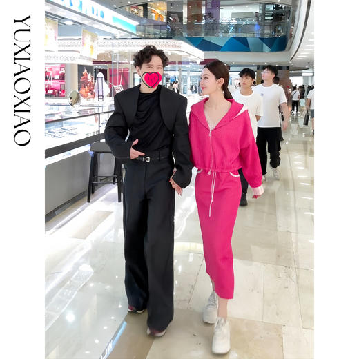 余潇潇【浓情时刻】轻奢重工时尚立体编织连帽外套&直筒长半裙套装 商品图3