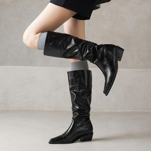 【预售7天】软糯好穿！全牛皮米白尖头粗跟，大筒围皱皱高筒靴MNLS&D2563 商品图2