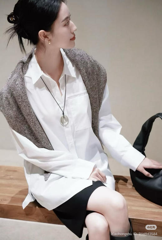 1011-9 终于现货 极限特惠 小禾 绵羊毛牦牛绒混纺 丰盈蓬松 柔滑细腻 保暖时髦 圈圈绒三角巾 实用围巾 商品图2