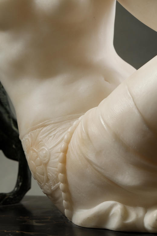 独角鹿西洋古董1920年代意大利雕塑家Alberto Saccardi签名创作装饰艺术风格大理石底座装饰青铜及雪花石膏雕塑作品《少女与猎犬》 商品图7