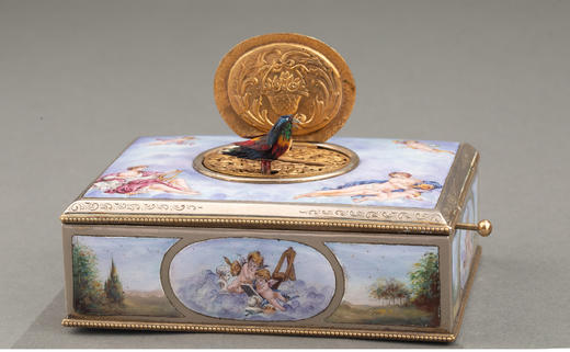 独角鹿西洋古董 1900年代瑞士出品洛可可风格珐琅彩绘「缪斯与小天使」主题纯银镀金精雕鸣鸟音乐盒 商品图4
