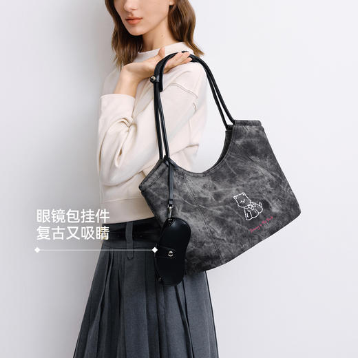 森马包包女托特包大容量通勤单肩包2025新款手提包流行腋下包卡通 商品图2