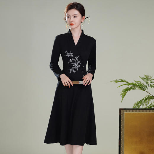 【银梅】汉交领新中式国风复古，绣花旗袍连衣裙XGT-Q25084 商品图1