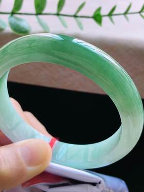 58.5正圈翡翠手镯