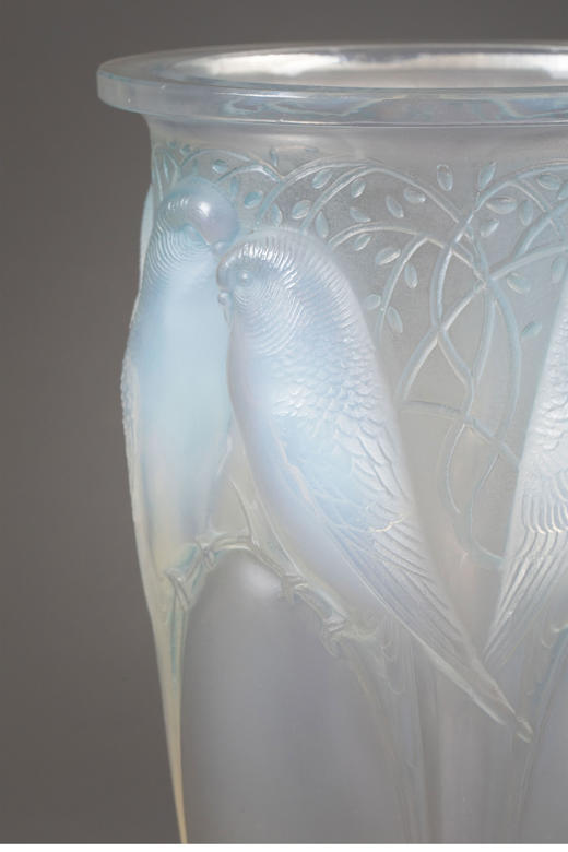 独角鹿西洋古董 1924年法国水晶工坊莱俪LALIQUE设计出品「CEYLAN 鹦鹉」主题蓝色欧泊水晶花瓶 商品图3