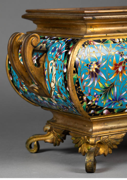 独角鹿西洋古董 19世纪法国出品铜鎏金精雕装饰嵌花卉卷叶纹画珐琅花盆套 商品图2