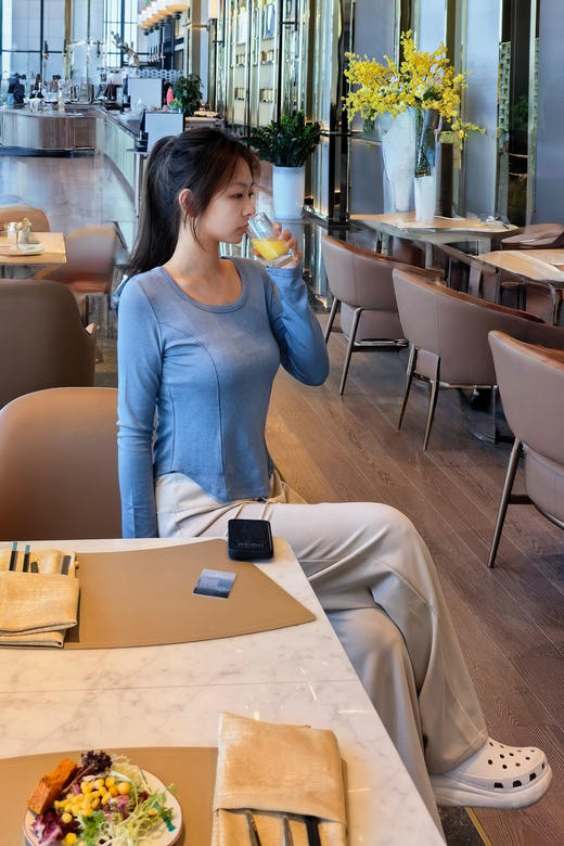 逸红颜周末小集市【轻呼吸】5A级黑标羊毛美雅碧 五合一恒温热抗菌 修身显瘦 圆领长袖运动衫 商品图6