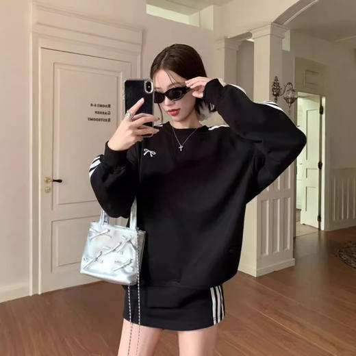 新品上市早秋蝴蝶结三条杠卫衣美式宽松套头卫衣半身裙套装女 商品图1