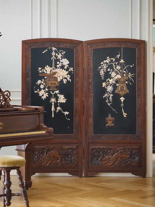 【已售】独角鹿西洋古董 1890年代日本明治时期出品「福寿双全」主题花卉清供芝山镶嵌两曲屏风 商品图0